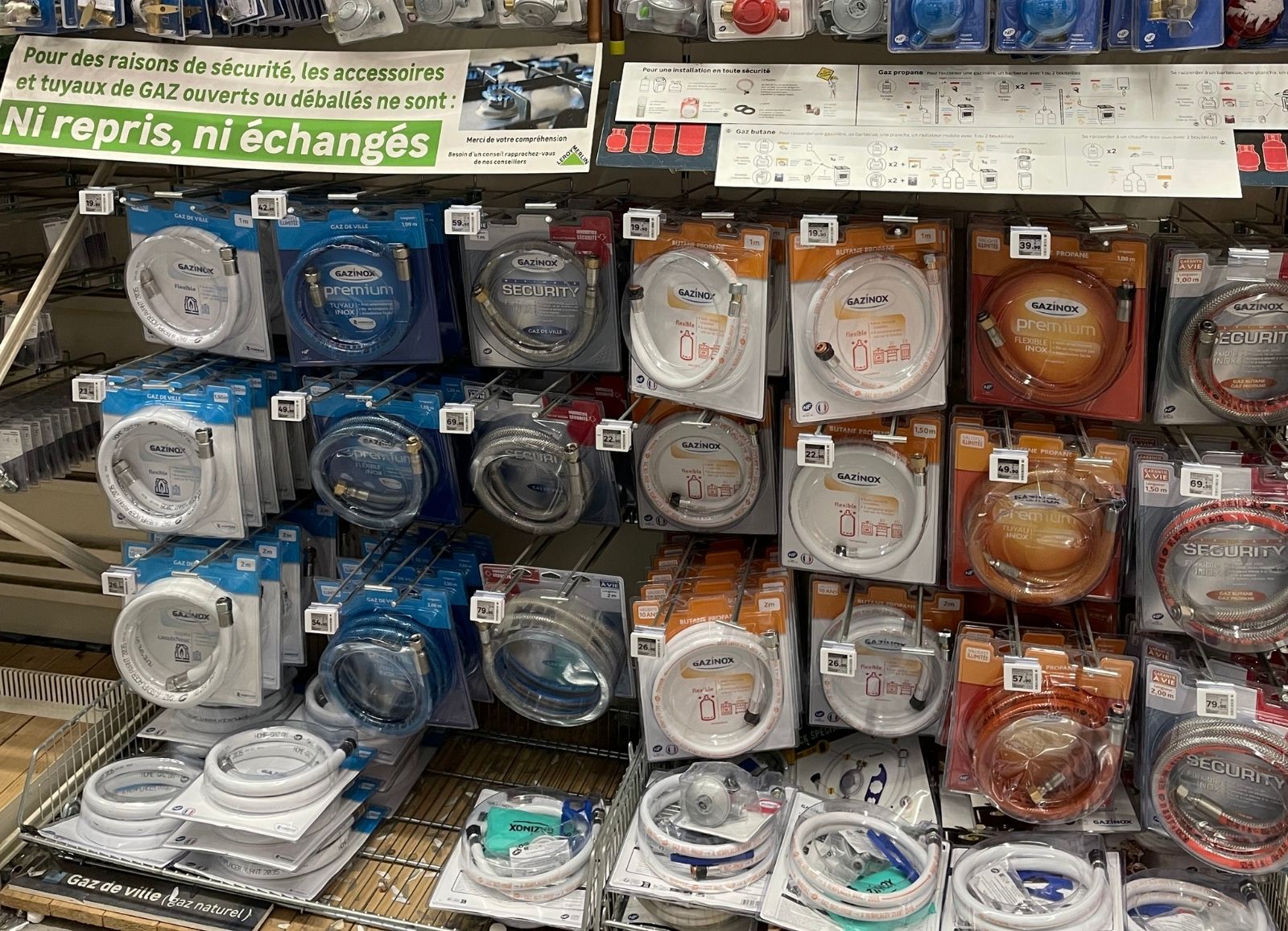 création graphique print signalétique panneaux immobiliers plaquette commerciale dépliant cartes de visite flyers calendrier grand format roll-up enseigne vitrophanie adhésif micro-perforé covering véhicule / covering voiture panneau de fin de chantier goodies personnalisés signature mail