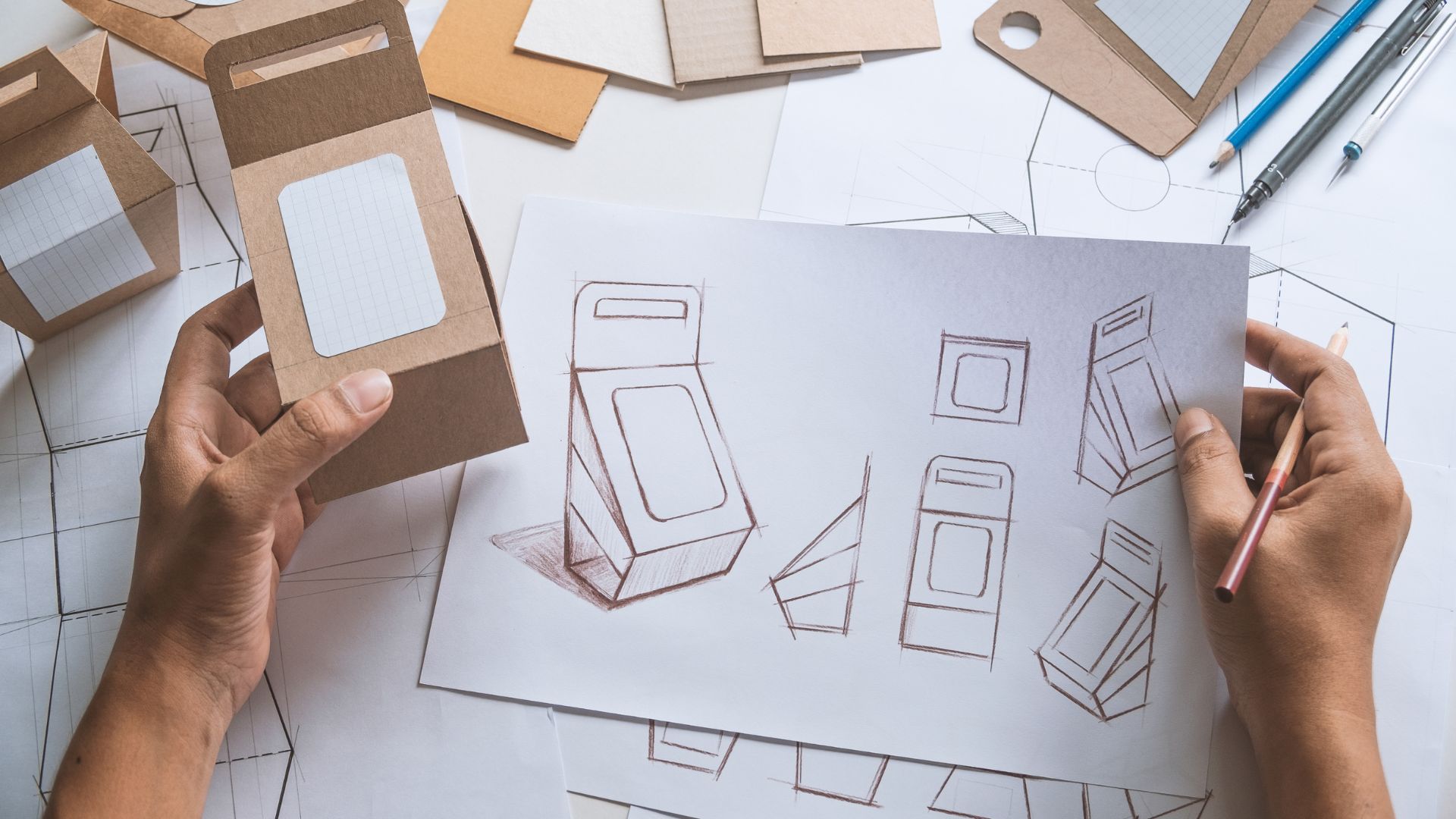 création graphique print signalétique panneaux immobiliers plaquette commerciale dépliant cartes de visite flyers calendrier grand format roll-up enseigne vitrophanie adhésif micro-perforé covering véhicule / covering voiture panneau de fin de chantier goodies personnalisés signature mail