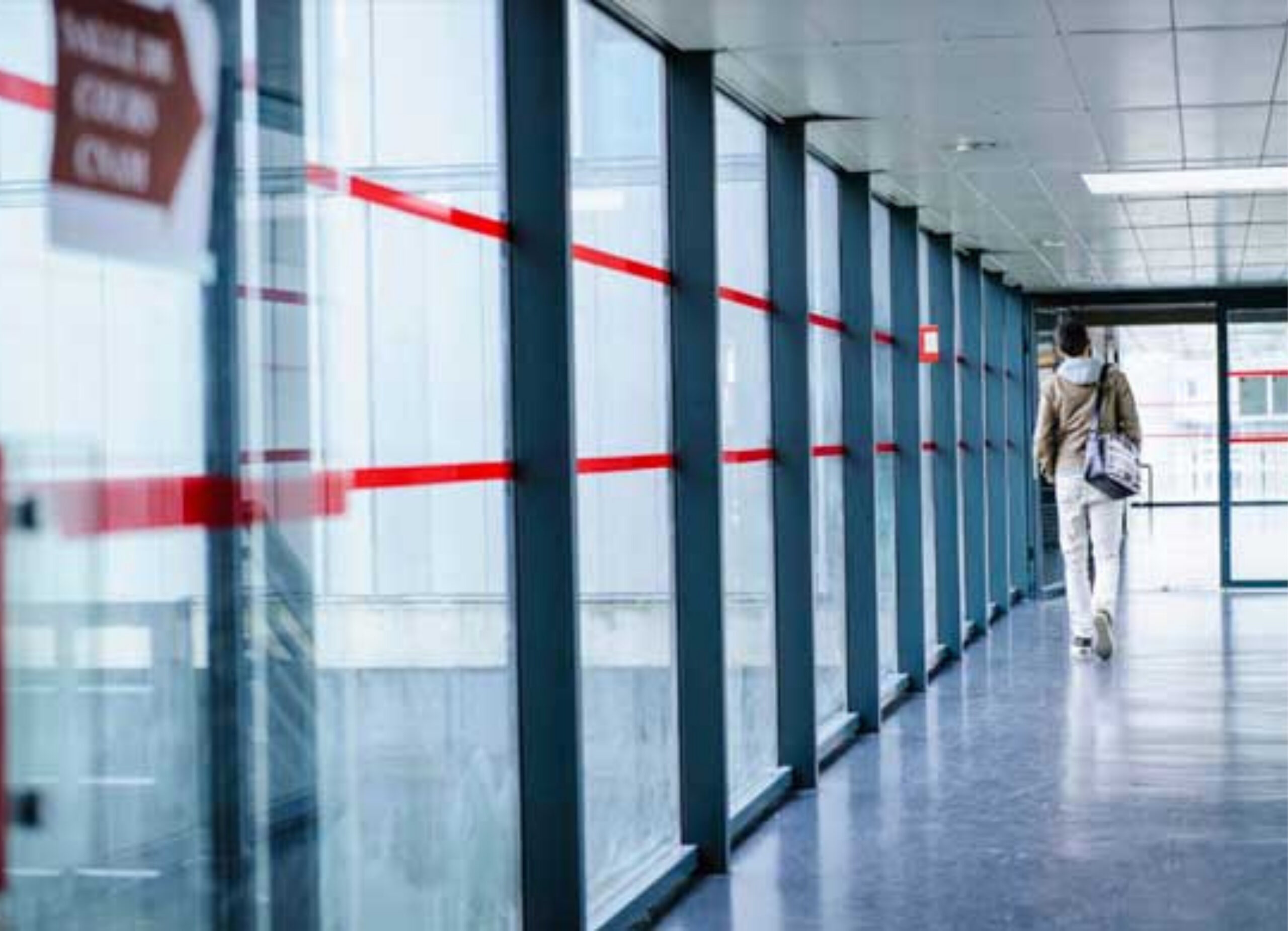 création graphique print signalétique panneaux immobiliers plaquette commerciale dépliant cartes de visite flyers calendrier grand format roll-up enseigne vitrophanie adhésif micro-perforé covering véhicule / covering voiture panneau de fin de chantier goodies personnalisés signature mail photographie