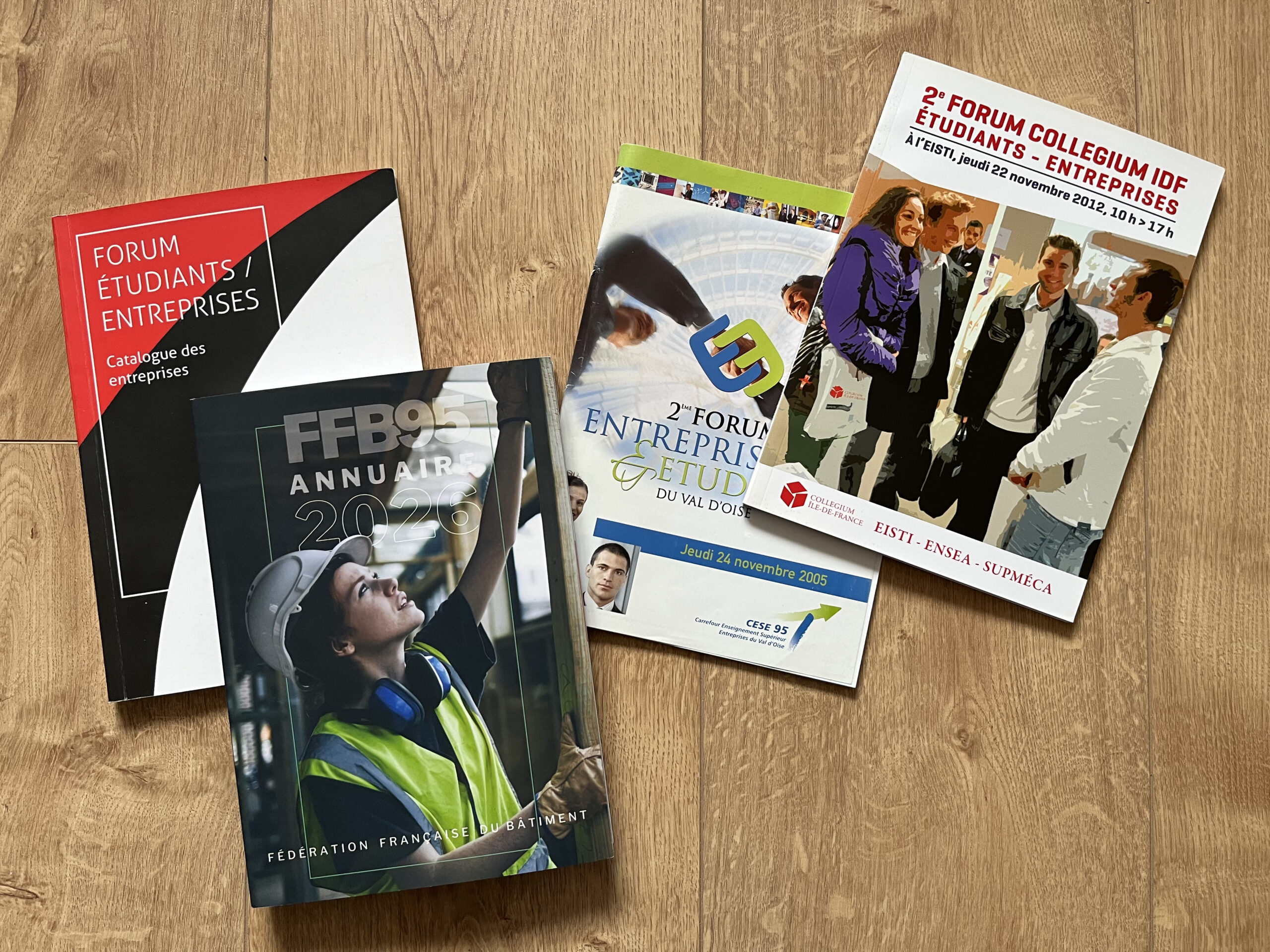 création graphique print signalétique panneaux immobiliers plaquette commerciale dépliant cartes de visite flyers calendrier grand format roll-up enseigne vitrophanie adhésif micro-perforé covering véhicule / covering voiture panneau de fin de chantier goodies personnalisés signature mail photographie